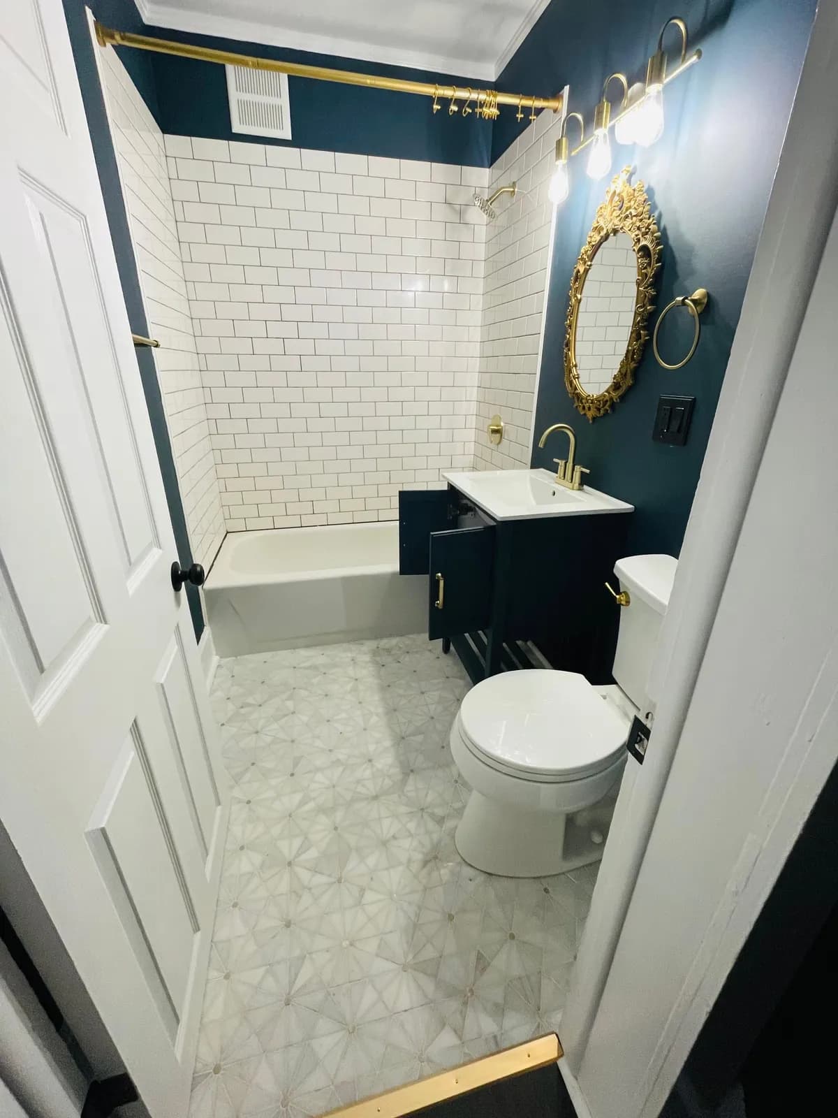 Bathrooms, kitchens and full rooms